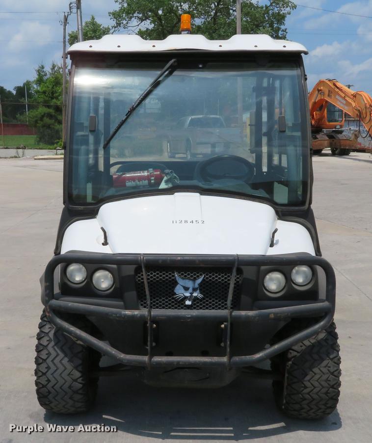 image for item DE8090 Bobcat 2200 utility vehicle