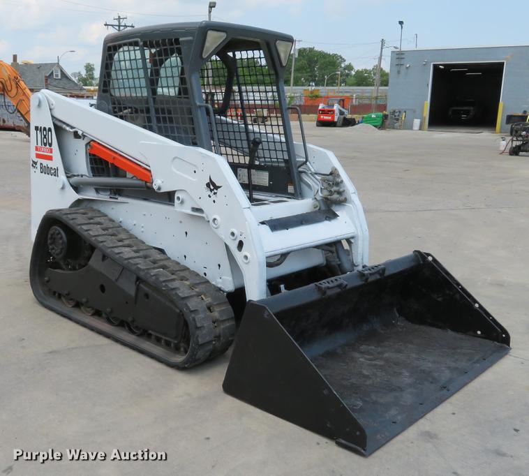 image for item DE8091 2011 Bobcat T180 skid steer