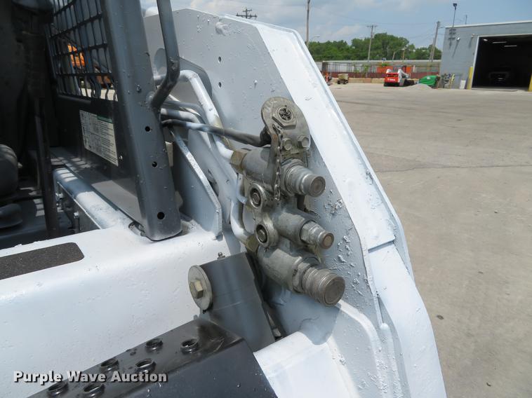 image for item DE8091 2011 Bobcat T180 skid steer