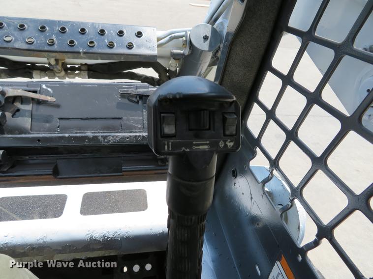 image for item DE8091 2011 Bobcat T180 skid steer
