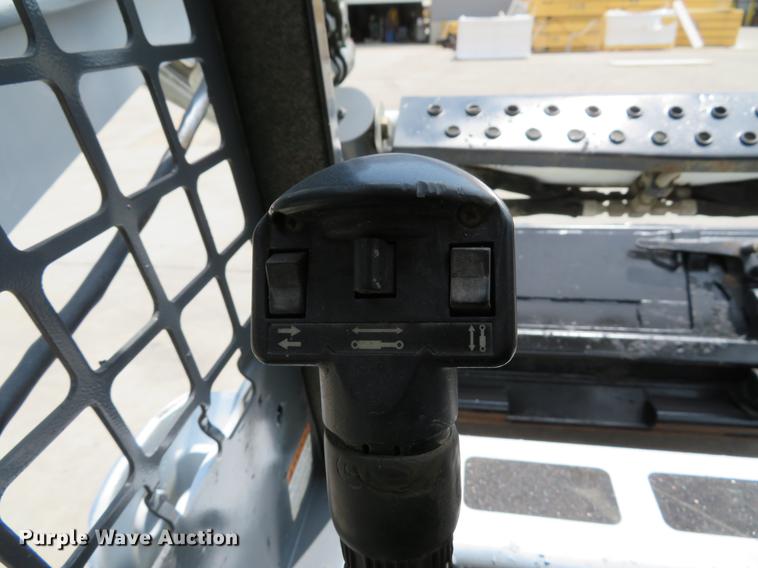 image for item DE8091 2011 Bobcat T180 skid steer