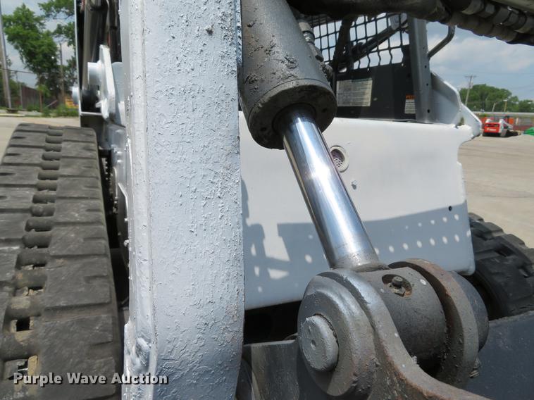 image for item DE8091 2011 Bobcat T180 skid steer