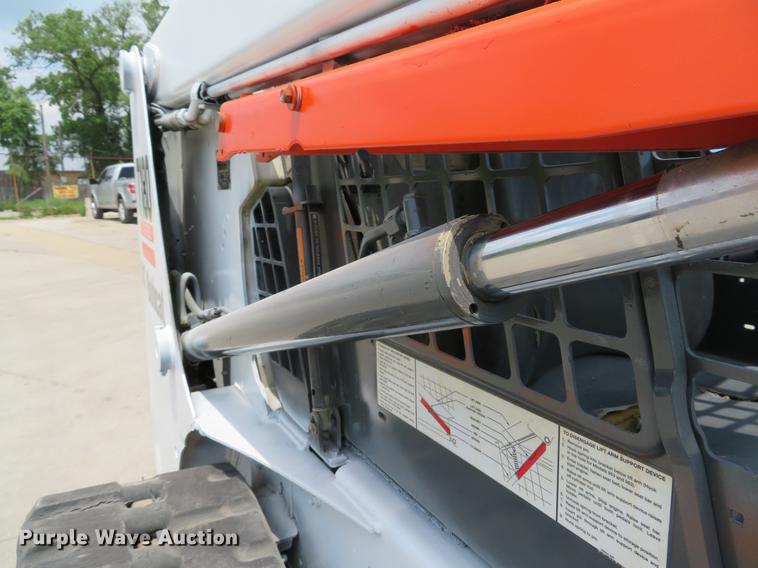 image for item DE8091 2011 Bobcat T180 skid steer