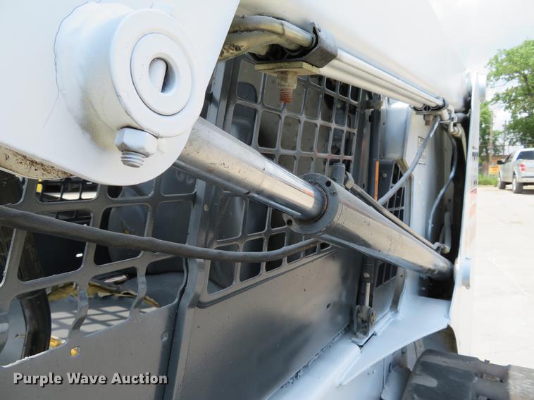image for item DE8091 2011 Bobcat T180 skid steer