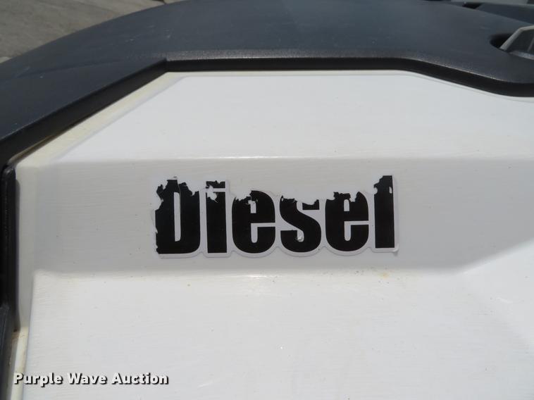 image for item DE8092 2015 Bobcat 3400 utility vehicle