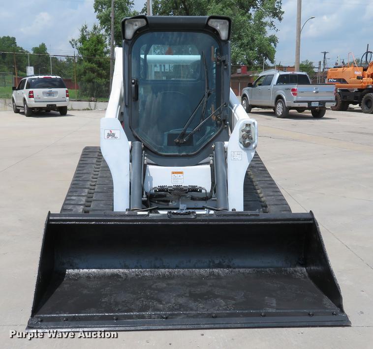 image for item DE8093 2014 Bobcat T750 skid steer