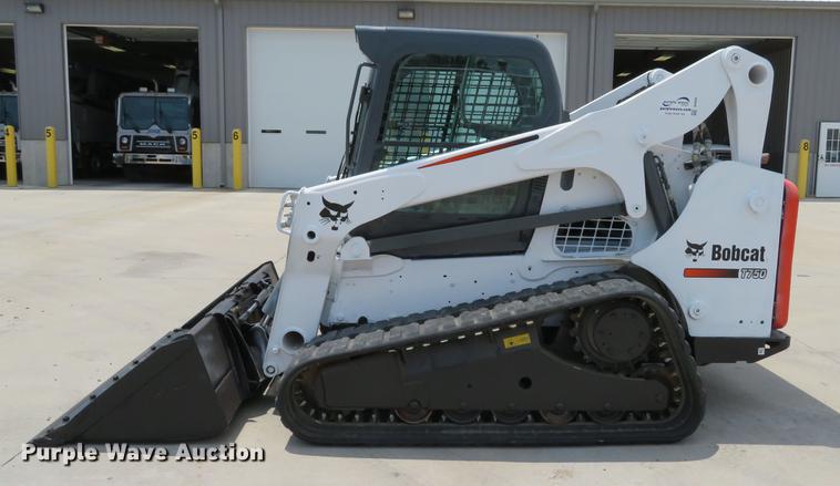image for item DE8093 2014 Bobcat T750 skid steer