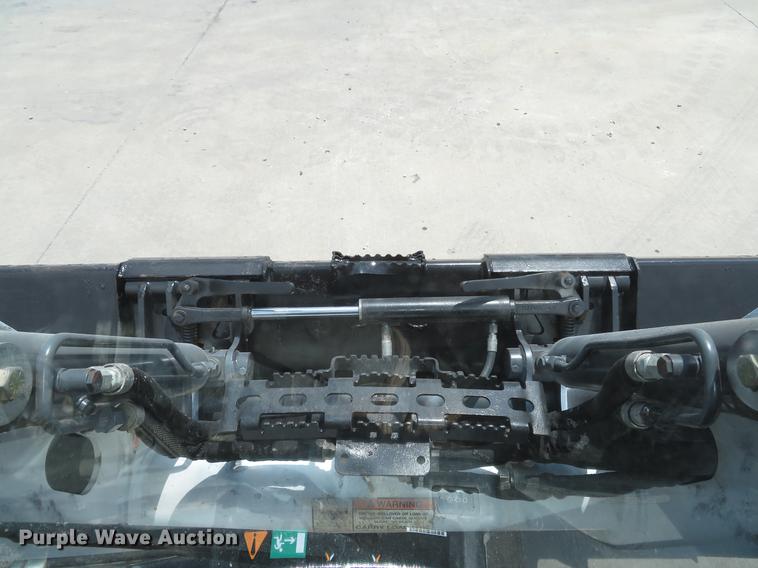 image for item DE8093 2014 Bobcat T750 skid steer
