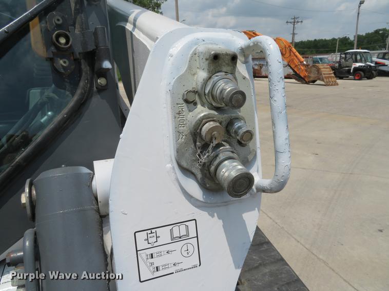 image for item DE8093 2014 Bobcat T750 skid steer