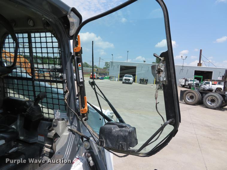 image for item DE8093 2014 Bobcat T750 skid steer