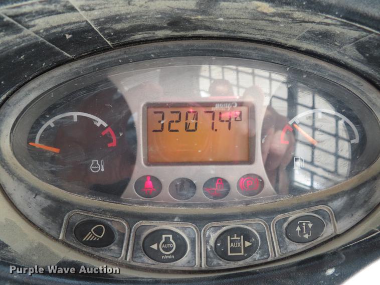 image for item DE8093 2014 Bobcat T750 skid steer