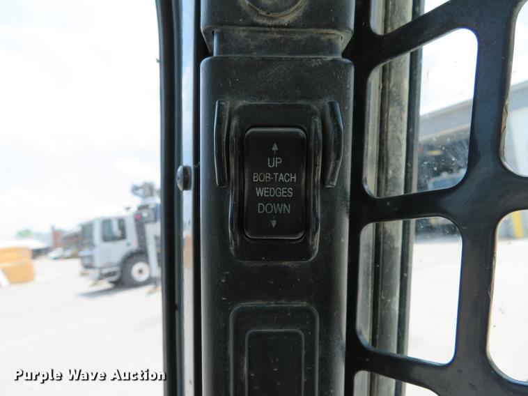 image for item DE8093 2014 Bobcat T750 skid steer