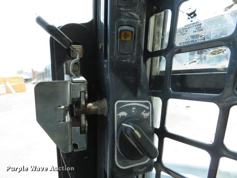 image for item DE8093 2014 Bobcat T750 skid steer