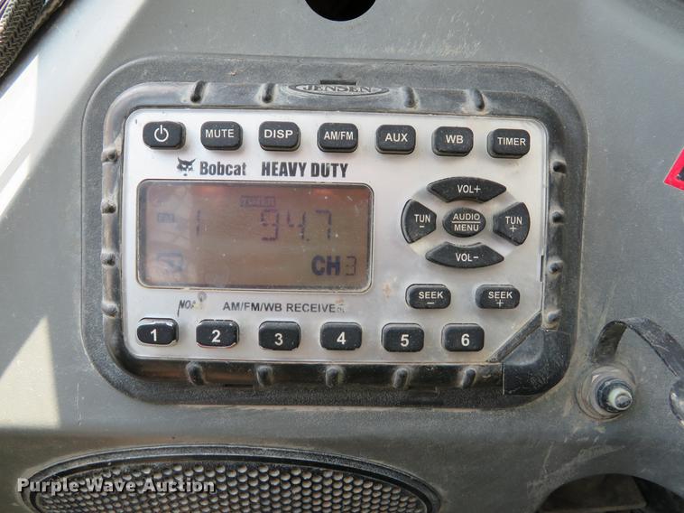 image for item DE8093 2014 Bobcat T750 skid steer