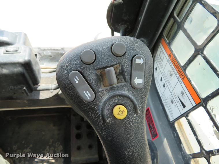 image for item DE8093 2014 Bobcat T750 skid steer