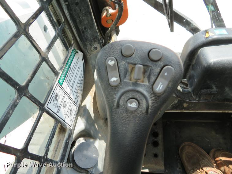 image for item DE8093 2014 Bobcat T750 skid steer