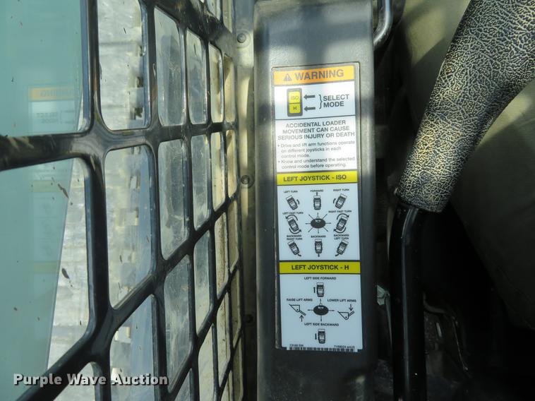 image for item DE8093 2014 Bobcat T750 skid steer