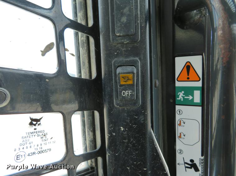 image for item DE8093 2014 Bobcat T750 skid steer