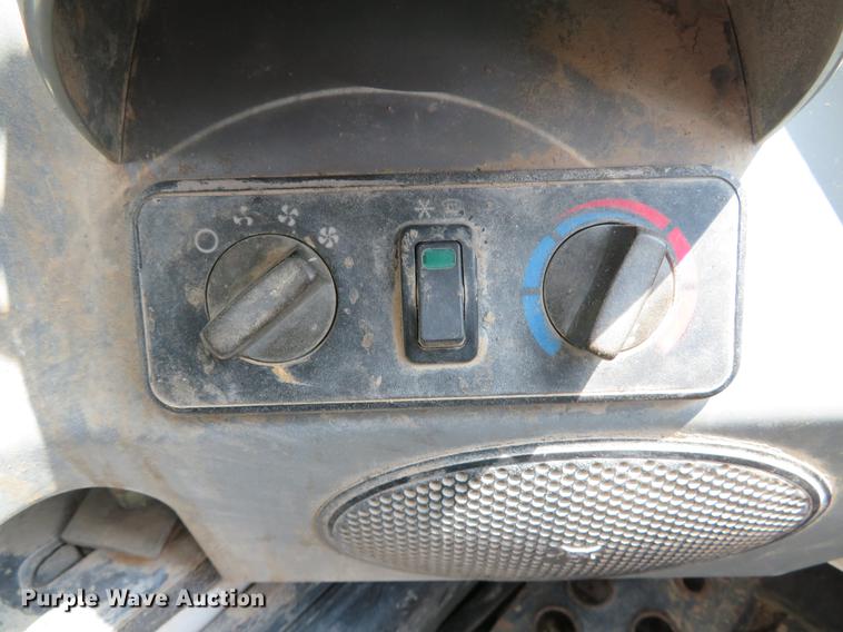 image for item DE8093 2014 Bobcat T750 skid steer