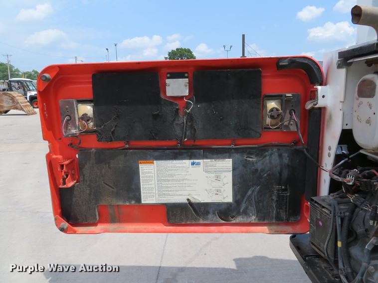 image for item DE8093 2014 Bobcat T750 skid steer