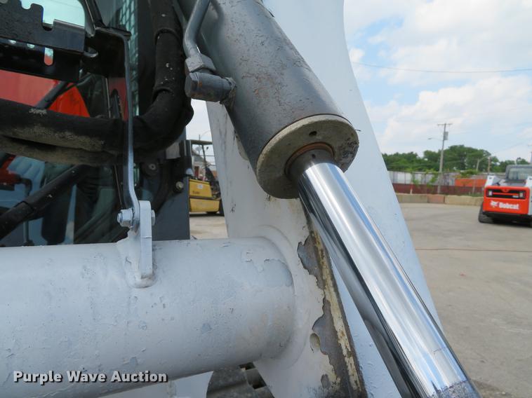 image for item DE8093 2014 Bobcat T750 skid steer