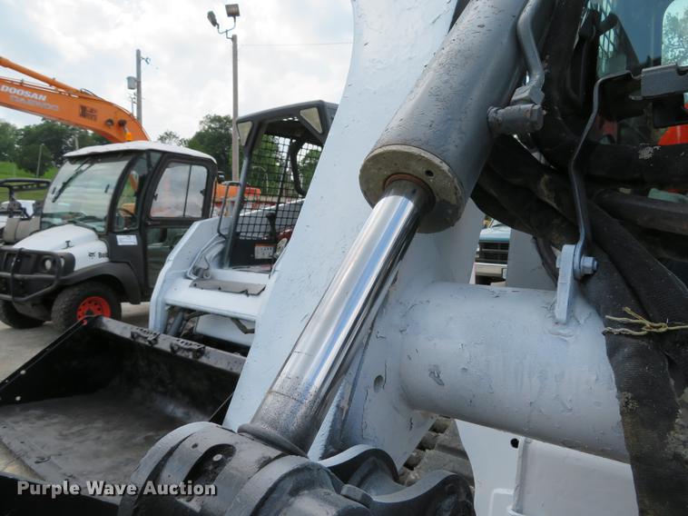 image for item DE8093 2014 Bobcat T750 skid steer