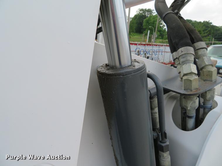 image for item DE8093 2014 Bobcat T750 skid steer