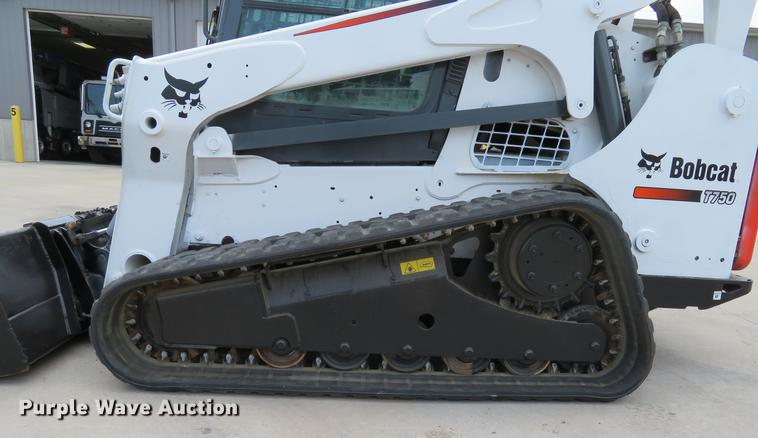 image for item DE8093 2014 Bobcat T750 skid steer