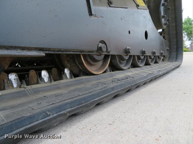 image for item DE8093 2014 Bobcat T750 skid steer