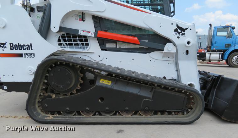 image for item DE8093 2014 Bobcat T750 skid steer