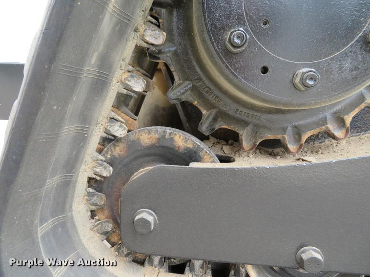 image for item DE8093 2014 Bobcat T750 skid steer