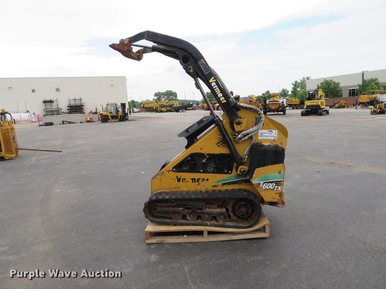 image for item DE8119 2007 Vermeer S600TX compact utility loader