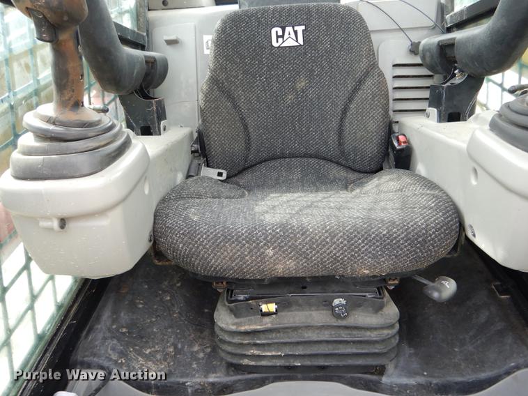 image for item DE8444 2011 Caterpillar 299C skid steer