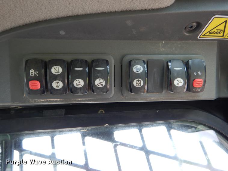 image for item DE8444 2011 Caterpillar 299C skid steer