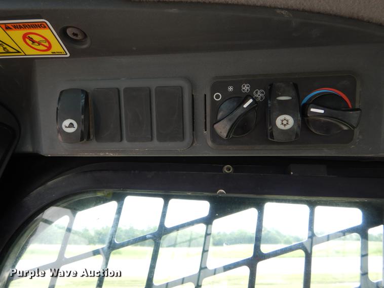 image for item DE8444 2011 Caterpillar 299C skid steer