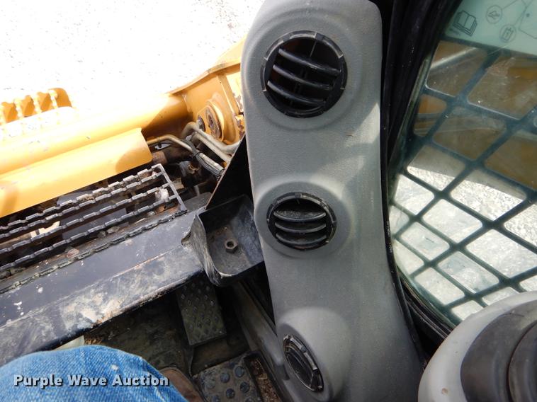 image for item DE8444 2011 Caterpillar 299C skid steer