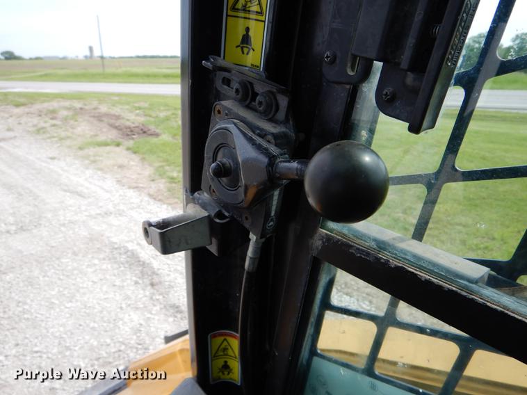 image for item DE8444 2011 Caterpillar 299C skid steer