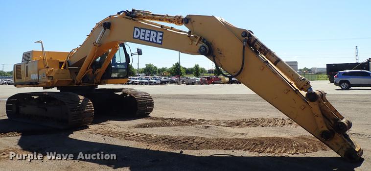 image for item DF1213 2002 John Deere 450C LC excavator