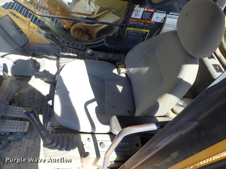 image for item DF1213 2002 John Deere 450C LC excavator