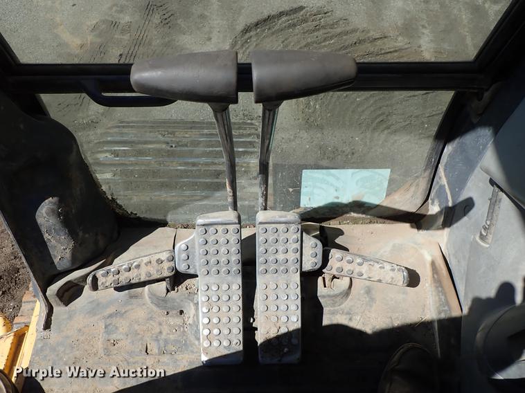 image for item DF1213 2002 John Deere 450C LC excavator