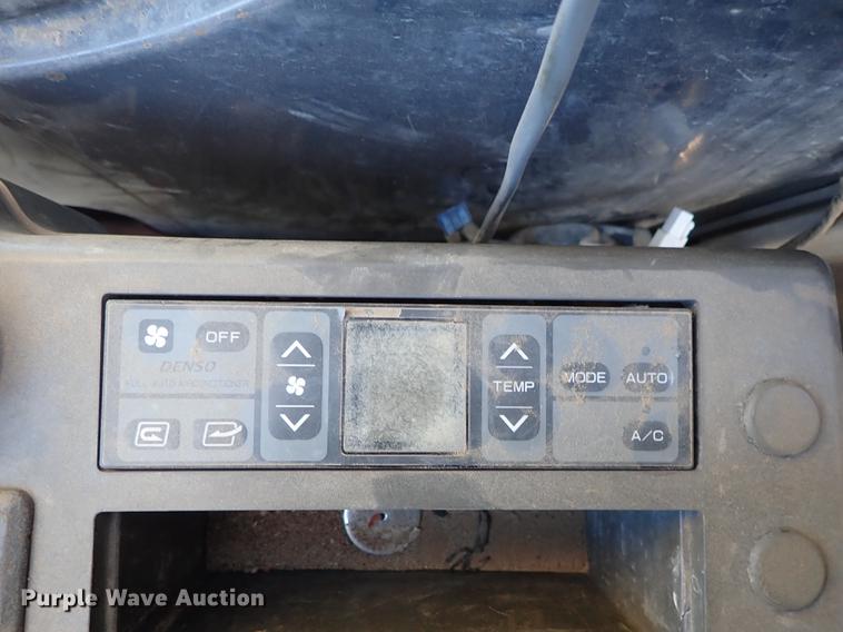 image for item DF1213 2002 John Deere 450C LC excavator