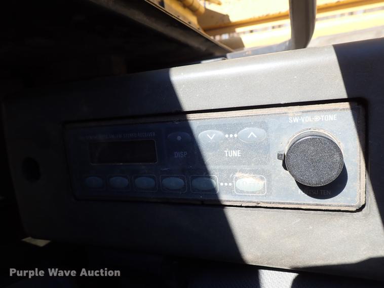 image for item DF1213 2002 John Deere 450C LC excavator