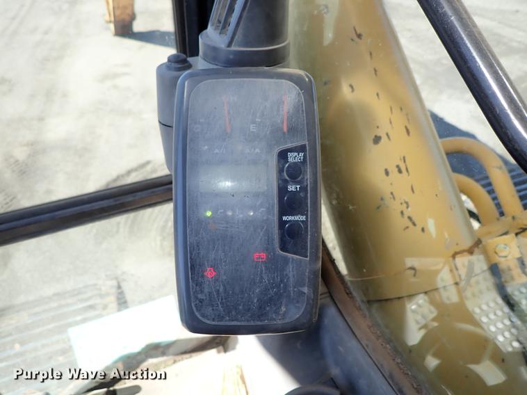 image for item DF1213 2002 John Deere 450C LC excavator