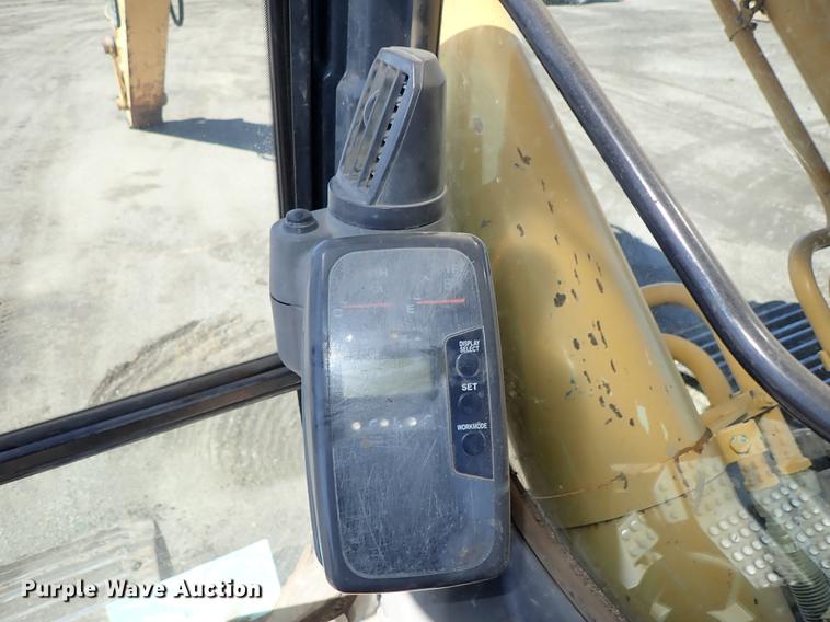 image for item DF1213 2002 John Deere 450C LC excavator