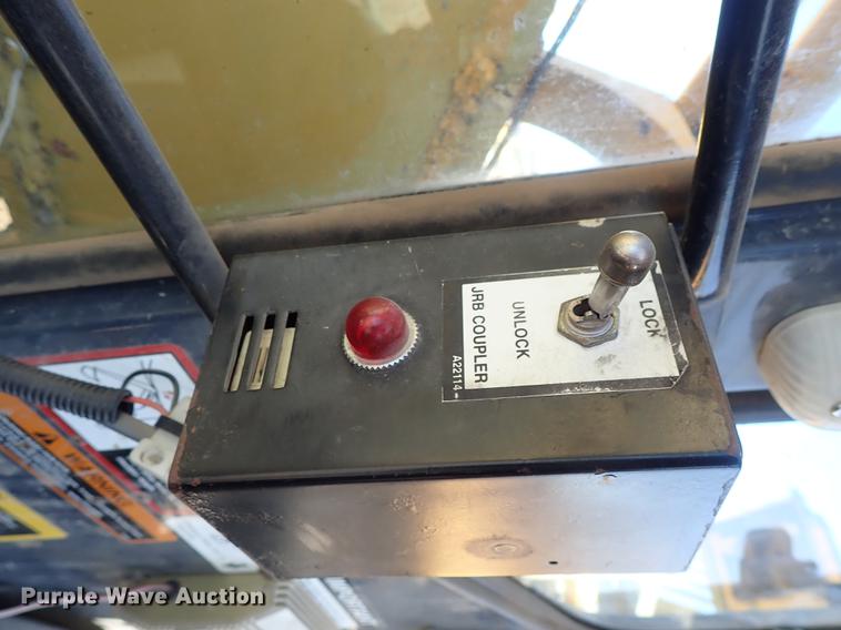 image for item DF1213 2002 John Deere 450C LC excavator