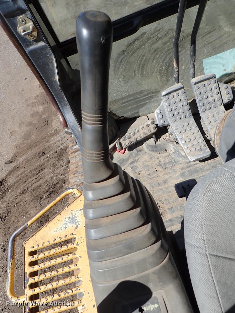 image for item DF1213 2002 John Deere 450C LC excavator