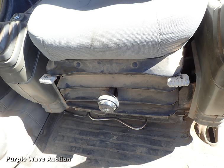 image for item DF1213 2002 John Deere 450C LC excavator