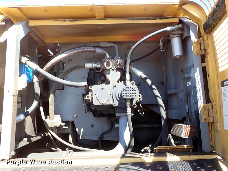 image for item DF1213 2002 John Deere 450C LC excavator