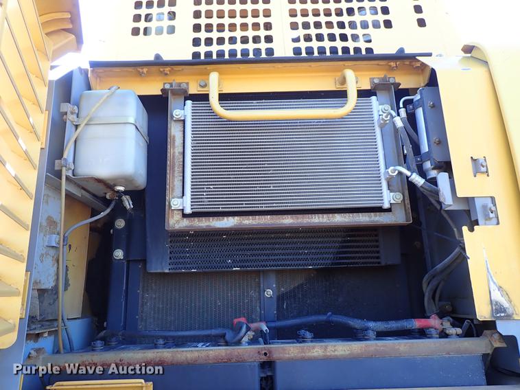 image for item DF1213 2002 John Deere 450C LC excavator