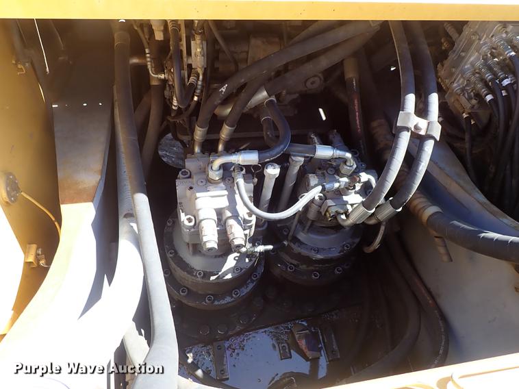 image for item DF1213 2002 John Deere 450C LC excavator